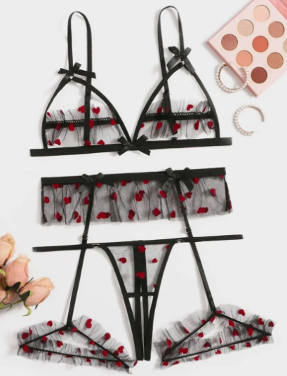 3 piezas Set de lencería con patrón de corazón de malla, arnés con liga, sujetador y tanga