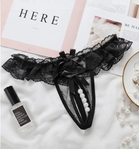 Tanga negra con perlas